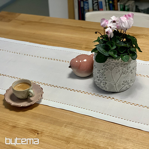 Nappe et foulard blancs ajourés