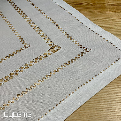 Nappe et foulard blancs ajourés