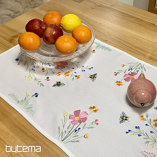 Nappe et foulard brodés Prairie et abeilles