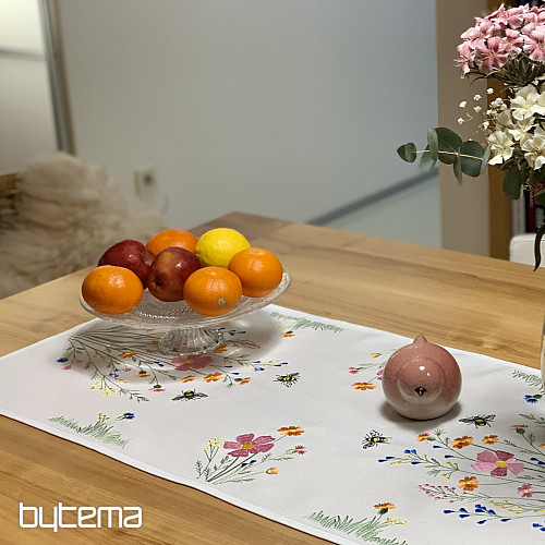 Nappe et foulard brodés Prairie et abeilles