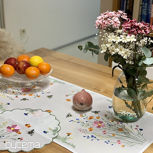 Nappe et foulard brodés Prairie et abeilles