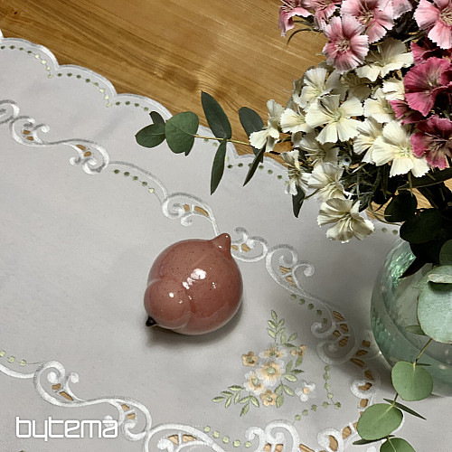 Nappe et foulard brodés de fleurs abricot