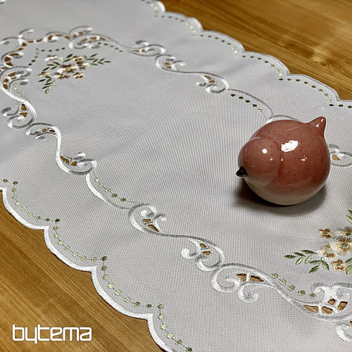 Nappe et foulard brodés de fleurs abricot