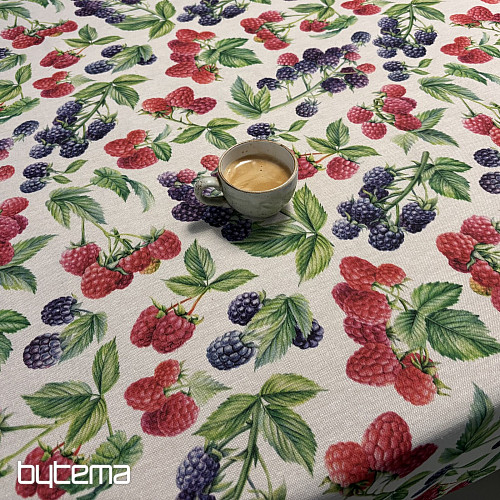 Nappe à motifs de framboises et de mûres