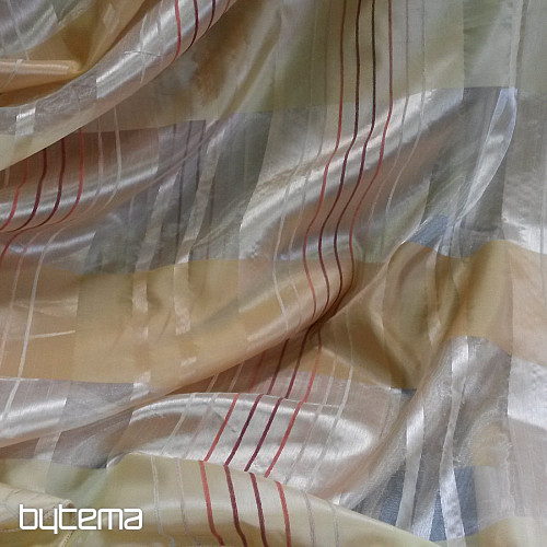 Rideau - une combinaison de voile et d&#39;organza avec des bandes de chenille