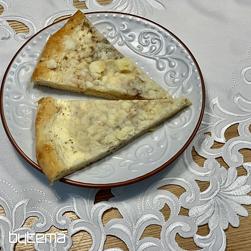 Nappe brodée en dentelle