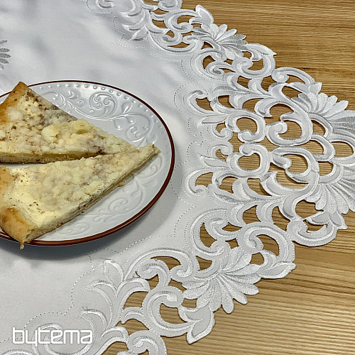Nappe brodée en dentelle