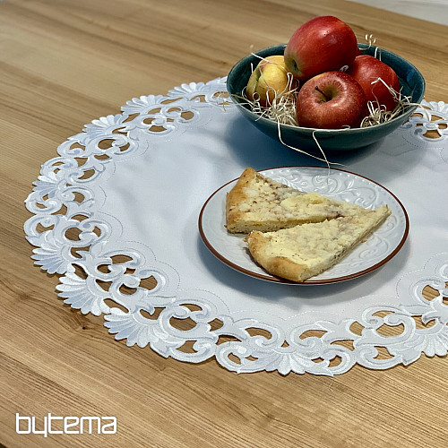 Nappe brodée en dentelle