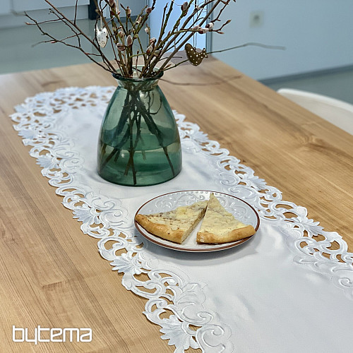 Nappe brodée en dentelle