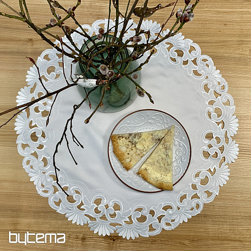 Nappe brodée en dentelle
